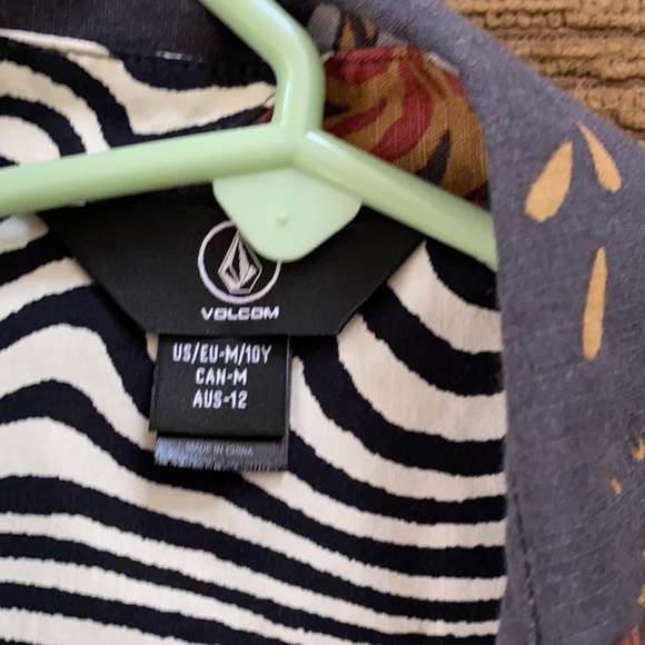 Two Volcom button down cotton shirt ( size 12) - Picture 6 of 8